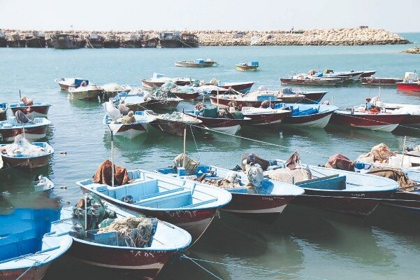 رژه ۳۵۰ شناور بسیج دریایی مردمی در سواحل بوشهر