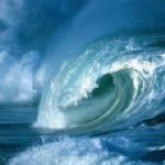 نجات ۵ صیاد از امواج ۵ متری 